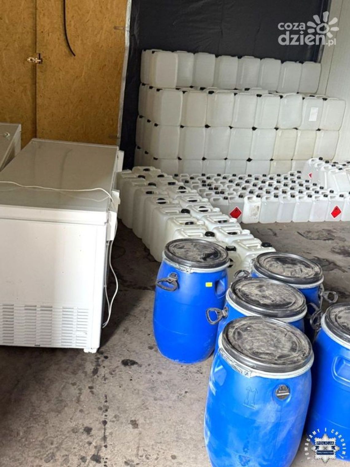 Kieleccy policjanci rozbili dużą fabrykę narkotyków w powiecie sandomierskim Kieleccy policjanci rozbili dużą fabrykę narkotyków w powiecie sandomierskim