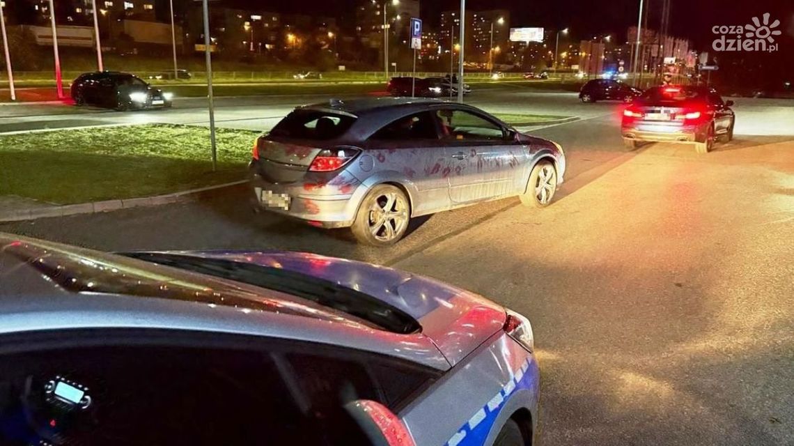 Kielecka policja zatrzymała nocne wyścigi. Ponad 150 skontrolowanych pojazdów Kielecka policja zatrzymała nocne wyścigi. Ponad 150 skontrolowanych pojazdów