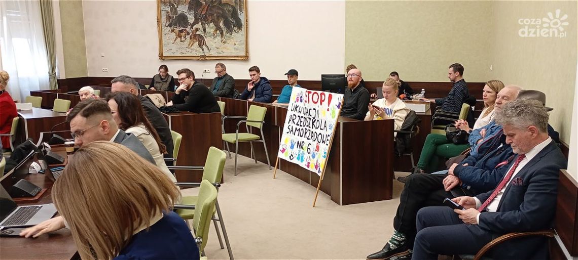Kielecka Rada Miasta wciąż bez przewodniczącego – znów remis w głosowaniu Kielecka Rada Miasta wciąż bez przewodniczącego – znów remis w głosowaniu
