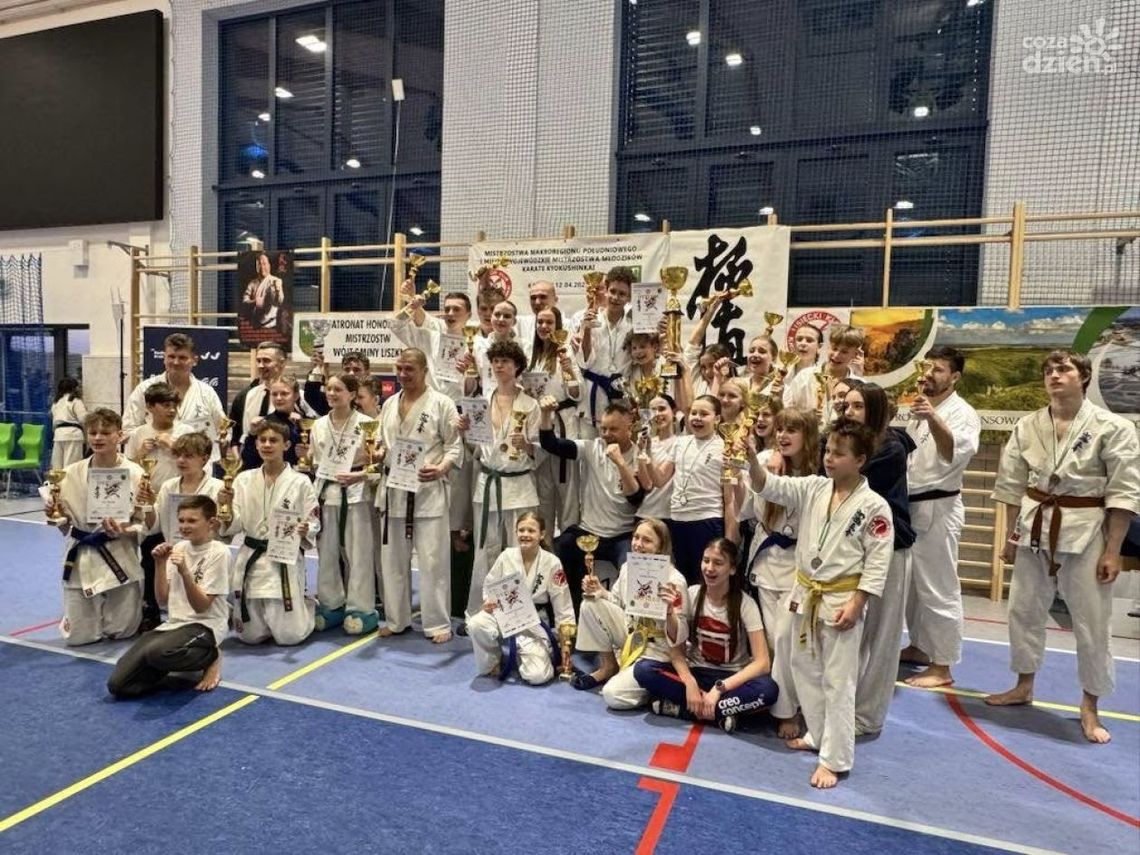 Kielecki Klub Sportowy Karate z tytułem Mistrzów Polski Południowej Kielecki Klub Sportowy Karate z tytułem Mistrzów Polski Południowej