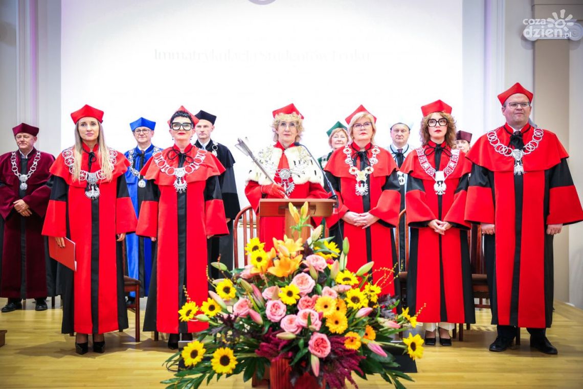 Kielecki uniwersytet uroczyście zainaugurował nowy rok akademicki Kielecki uniwersytet uroczyście zainaugurował nowy rok akademicki