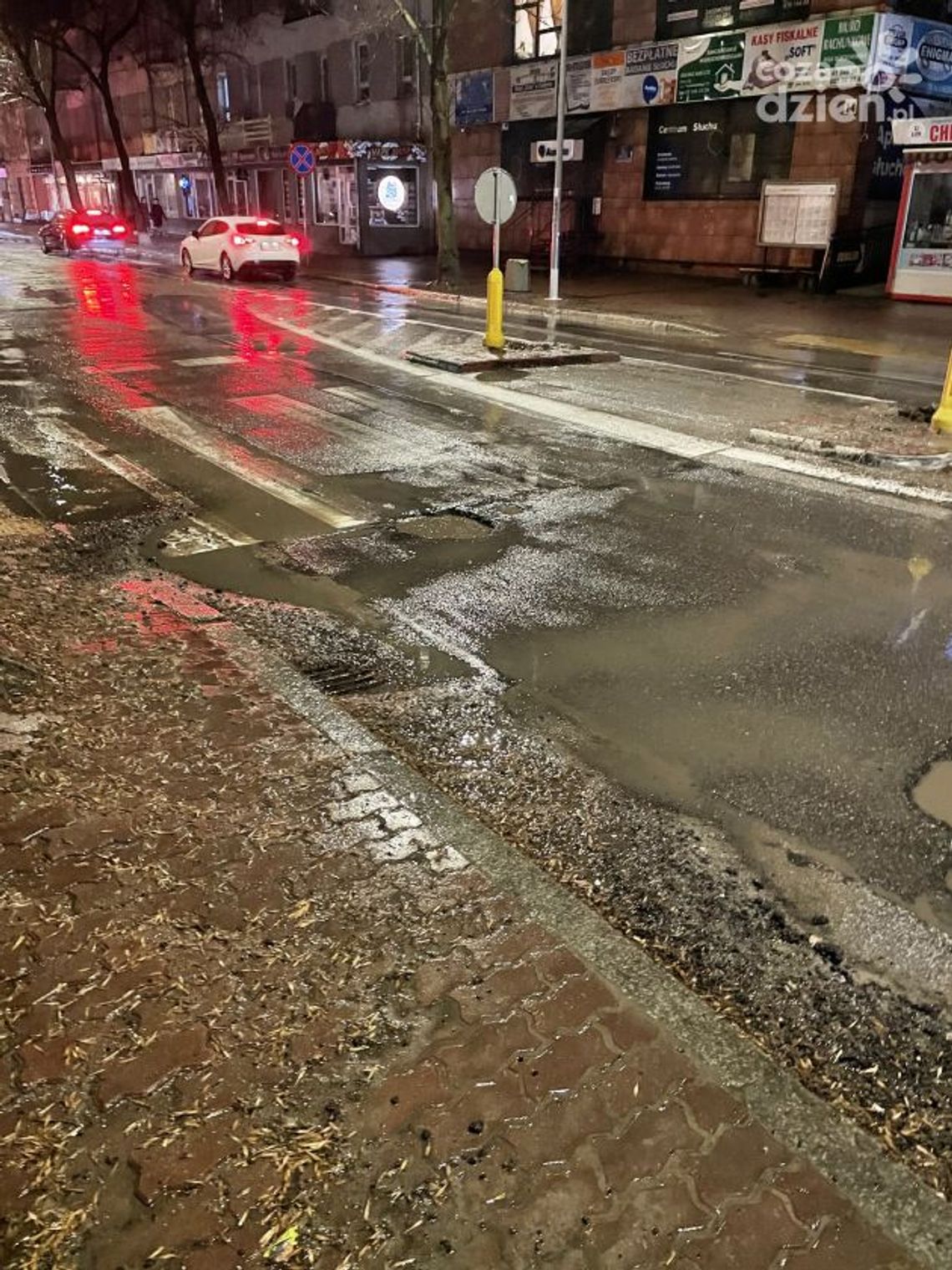 Kieleckie drogi dziurawe jak sito Kieleckie drogi dziurawe jak sito