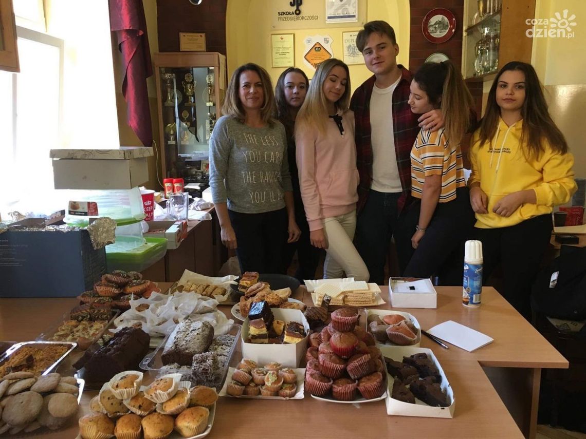 Kiermasz słodkości i przekąsek dla chorego Igorka Kiermasz słodkości i przekąsek dla chorego Igorka