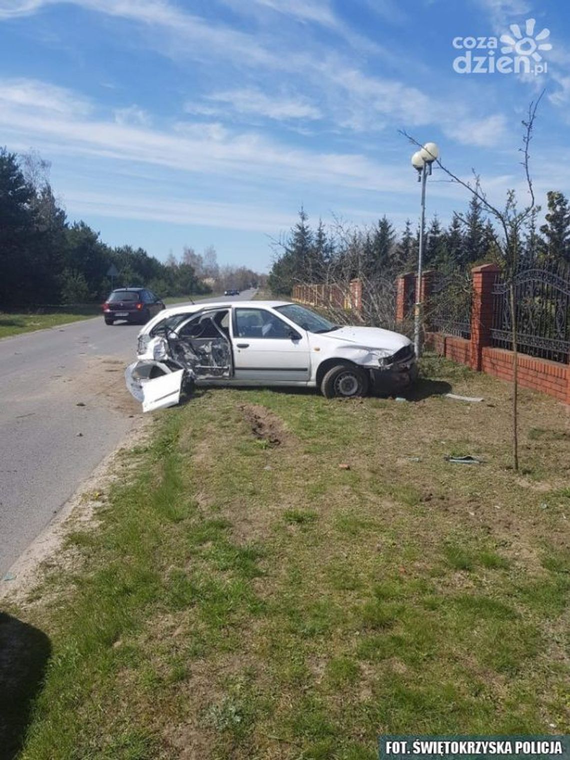 Kierował z promilami, wjechał w płot