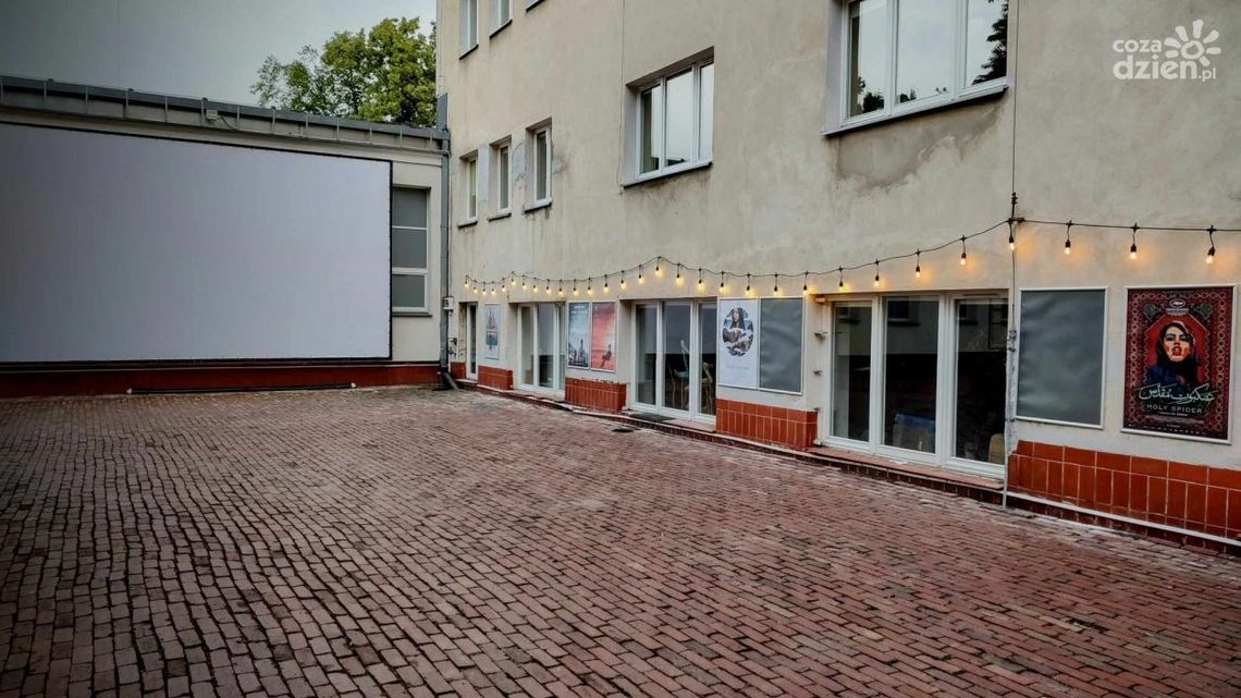 Kino letnie poleca się na bezdeszczowe wieczory