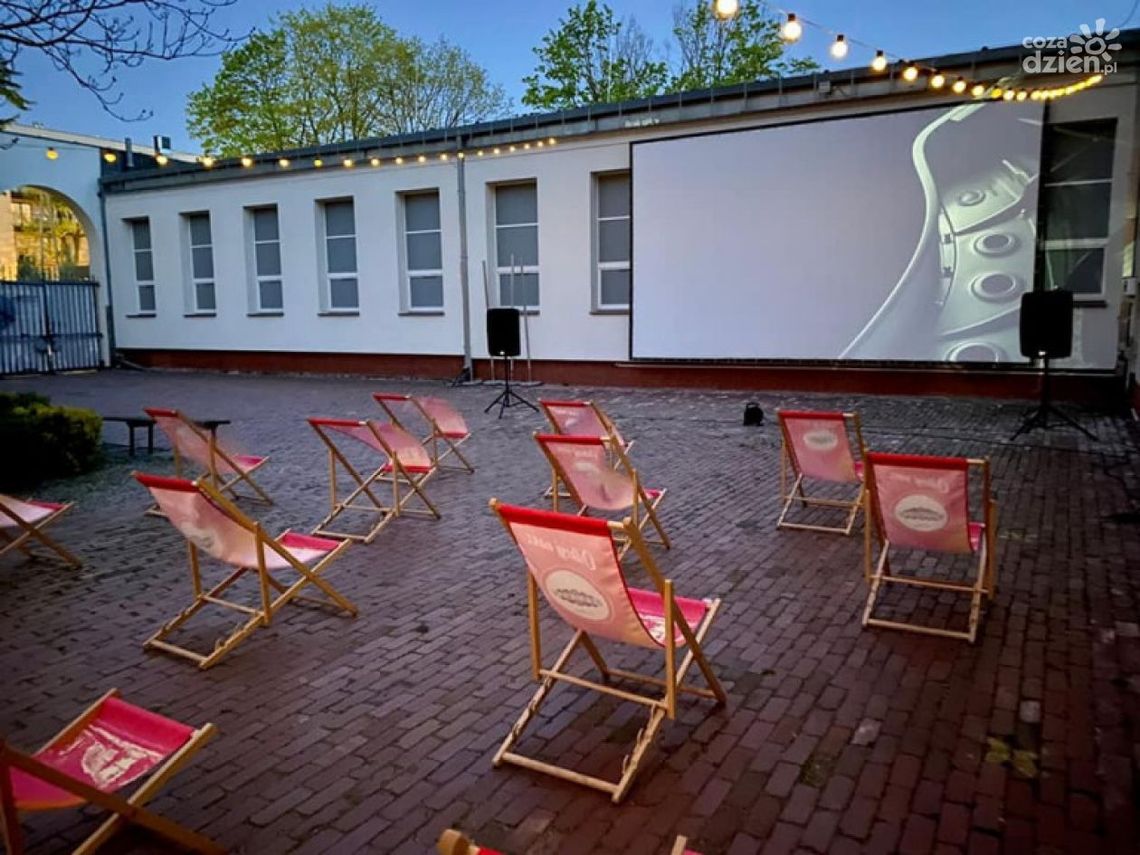 Kino pod gwiazdami zaprasza do końca sierpnia Kino pod gwiazdami zaprasza do końca sierpnia