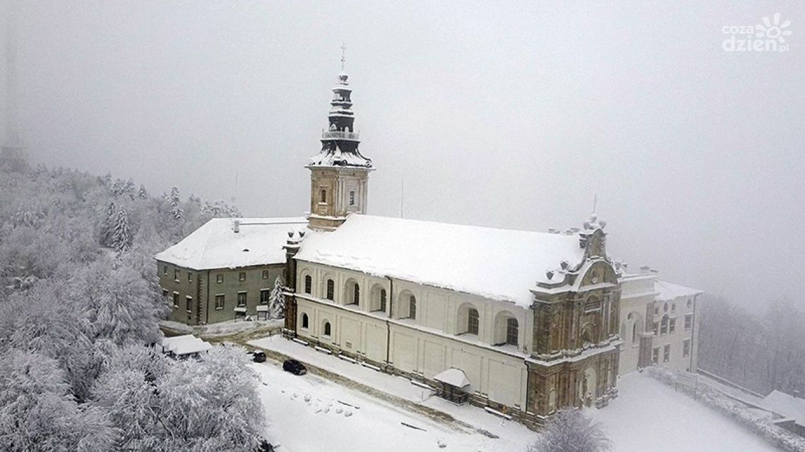 Klasztor na św. Krzyżu od 30 lat walczy o odzyskanie części budynków Klasztor na św. Krzyżu od 30 lat walczy o odzyskanie części budynków
