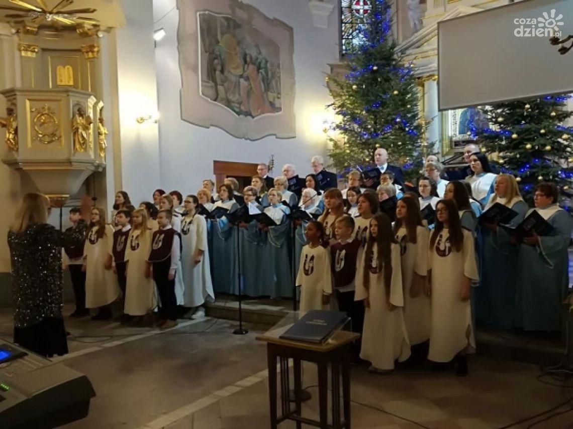 Kolędowanie pod skrzydłami św. Michała Kolędowanie pod skrzydłami św. Michała