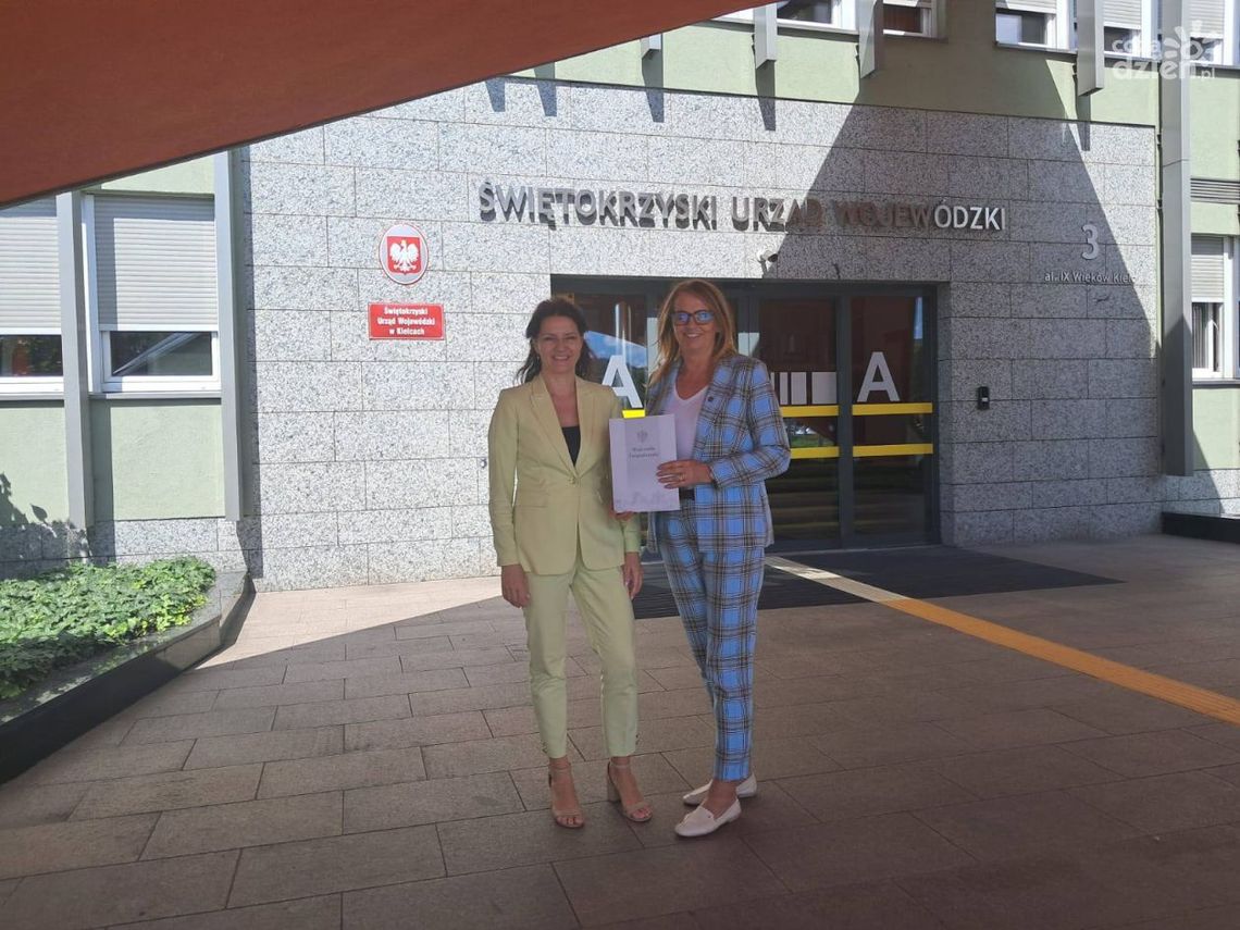 Kolejna droga w powiecie ostrowieckim będzie wyremontowana z rządowych dotacji Kolejna droga w powiecie ostrowieckim będzie wyremontowana z rządowych dotacji