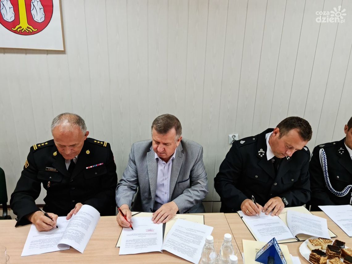 Kolejna jednostka OSP z powiatu ostrowieckiego w KSRG. Tym razem to OSP Chmielów Kolejna jednostka OSP z powiatu ostrowieckiego w KSRG. Tym razem to OSP Chmielów