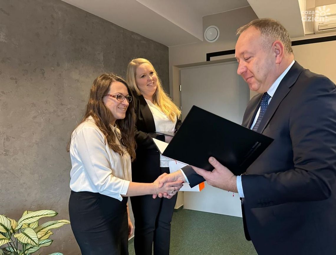 Kolejne awanse zawodowe wśród ostrowickich nauczycieli Kolejne awanse zawodowe wśród ostrowickich nauczycieli