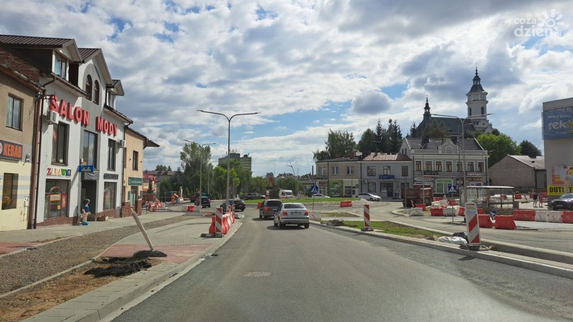 Kolejne odcinki DW 754 w Ostrowcu udostępniane kierowcom Kolejne odcinki DW 754 w Ostrowcu udostępniane kierowcom