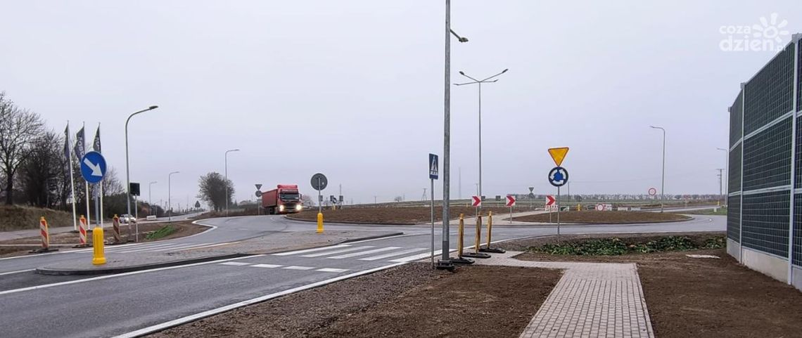 Kolejne ronda na budowanej obwodnicy Opatowa udostępniają drogowcy Kolejne ronda na budowanej obwodnicy Opatowa udostępniają drogowcy