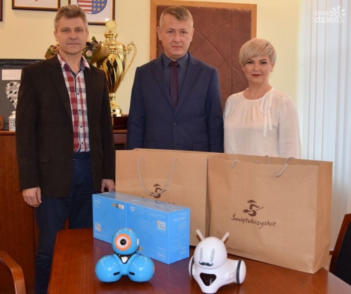 Kolejne szkoły z interaktywnymi robotami