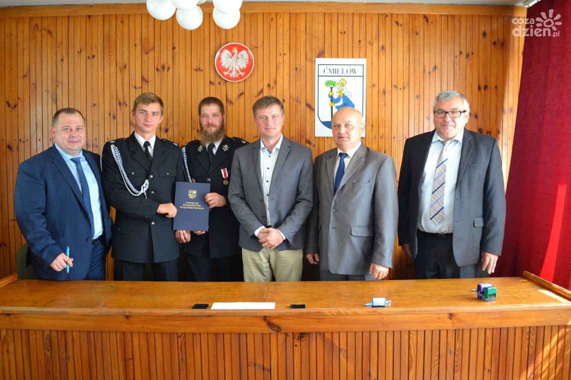 Kolejne tysiące dla Ćmielowa Kolejne tysiące dla Ćmielowa