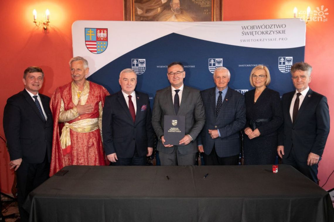 Kolejne umowy na zakup aut dla OSP podpisane