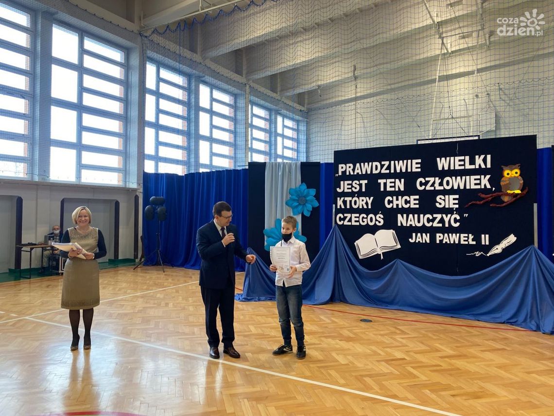 Kolejni najlepsi uczniowie ze stypendiami Kolejni najlepsi uczniowie ze stypendiami