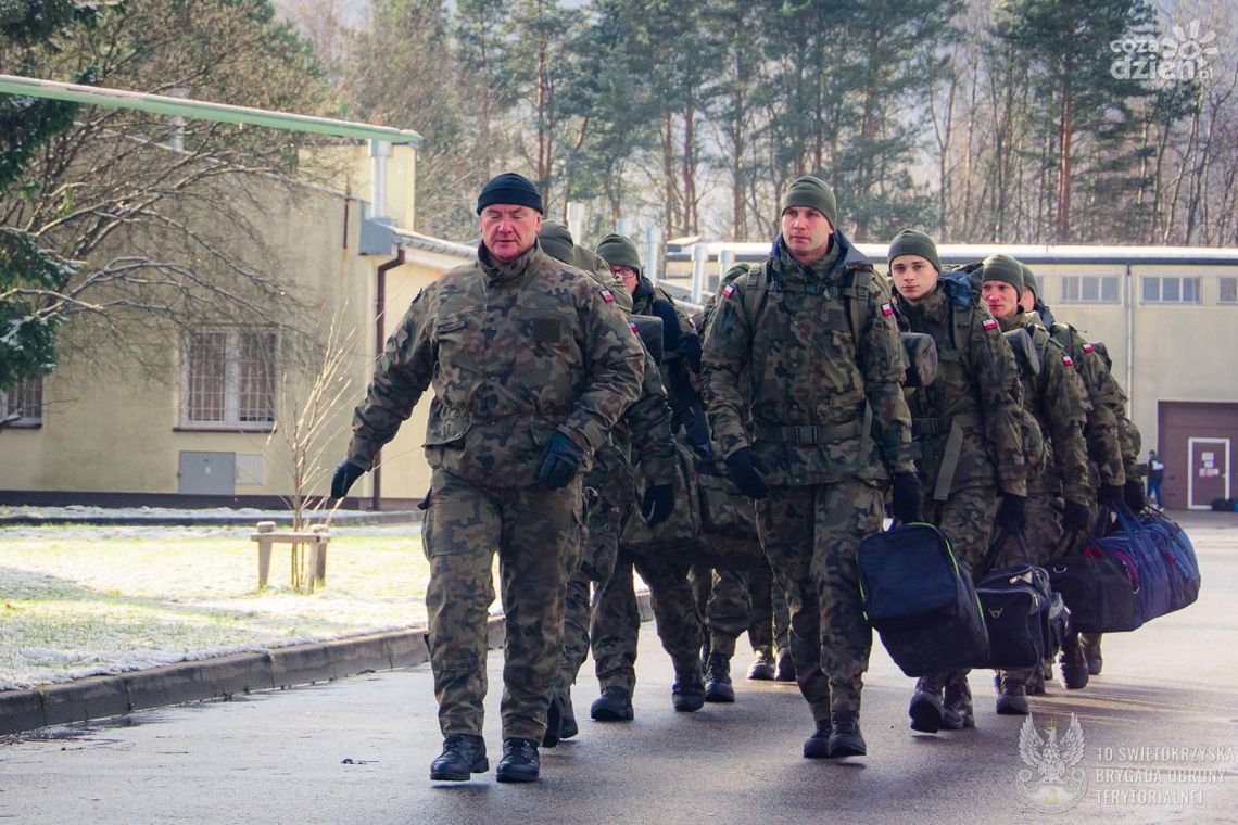 Kolejni ochotnicy trenują dla 10 Świętokrzyskiej Brygady Obrony Terytorialnej Kolejni ochotnicy trenują dla 10 Świętokrzyskiej Brygady Obrony Terytorialnej