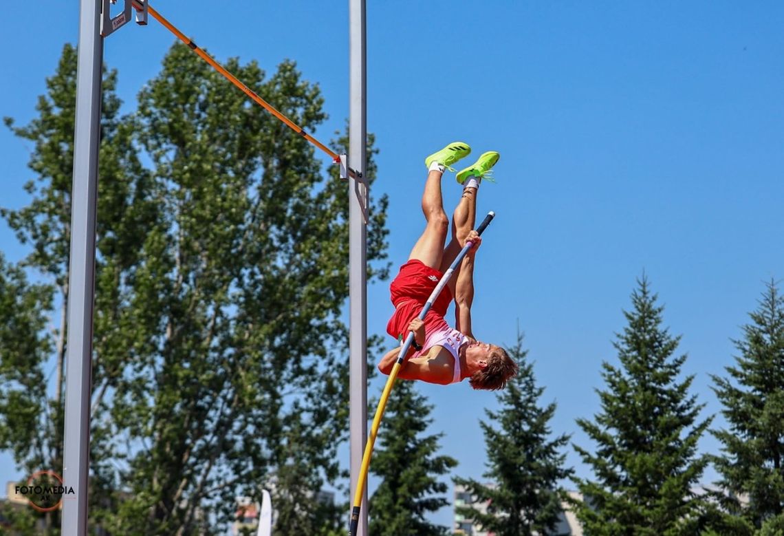 Kolejny udany weekend zawodników z Kieleckiego Klubu Lekkoatletycznego. Sukcesy w Opolu i Warszawie oraz awanse do mistrzostw Polski