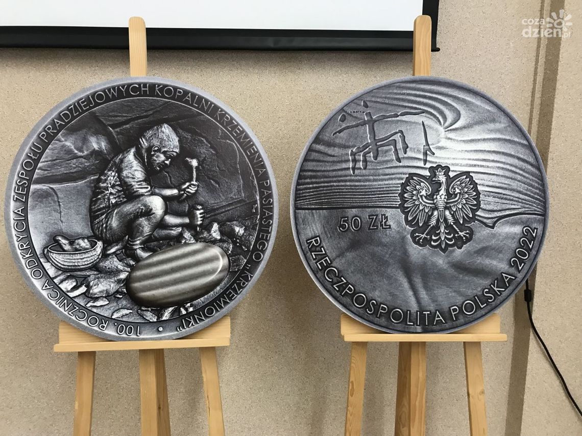 Kolekcjonerska moneta z krzemieniem Kolekcjonerska moneta z krzemieniem