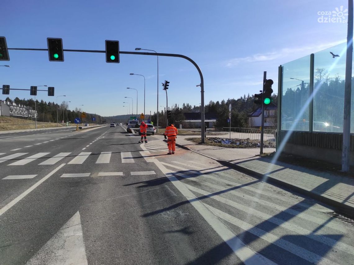 Kolizja dwóch aut na DK 73 Kolizja dwóch aut na DK 73