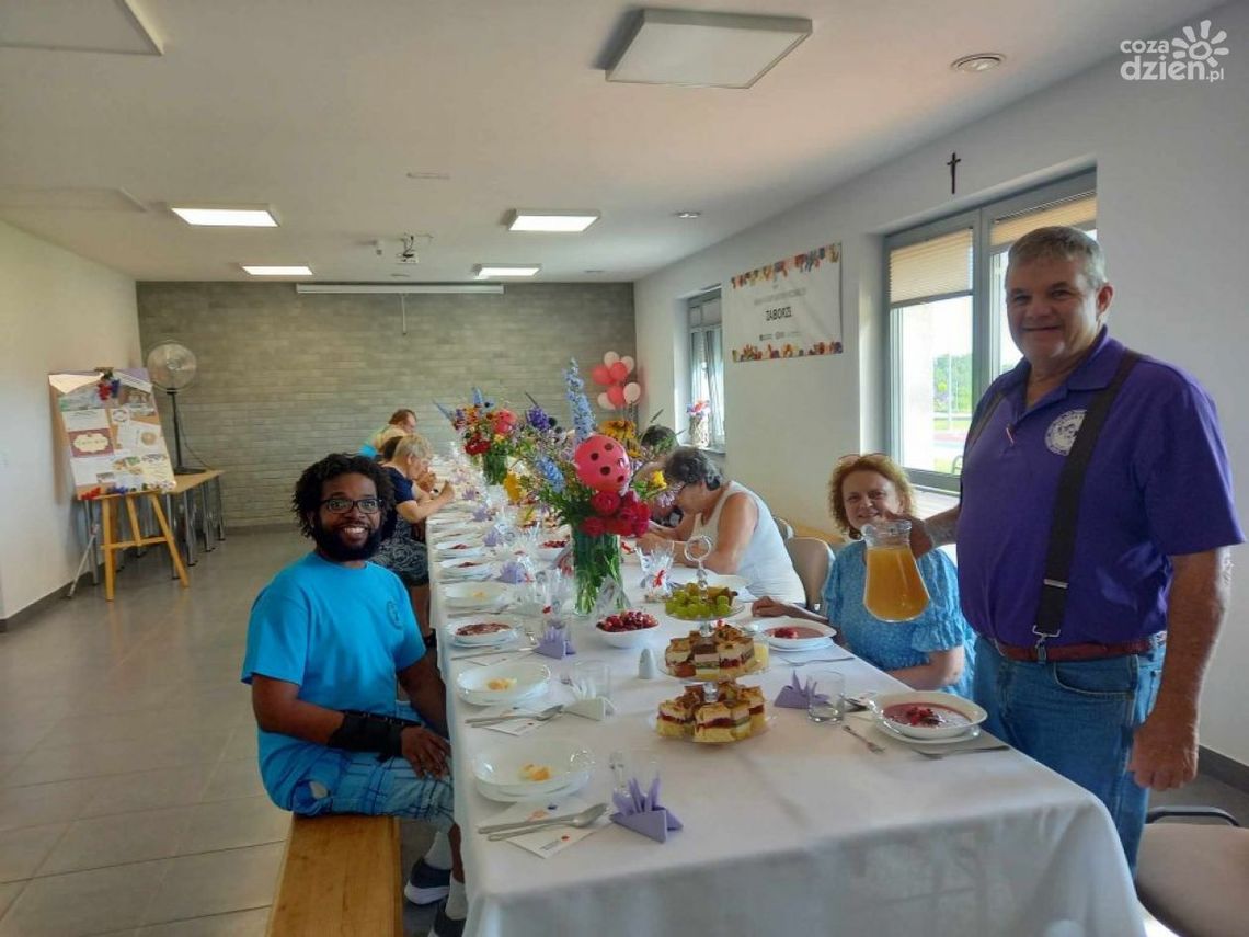 Koło Gospodyń Wiejskich z Zaborza wzięło udział w I edycji programu "Danie Wspólnych Chwil" Koło Gospodyń Wiejskich z Zaborza wzięło udział w I edycji programu "Danie Wspólnych Chwil"