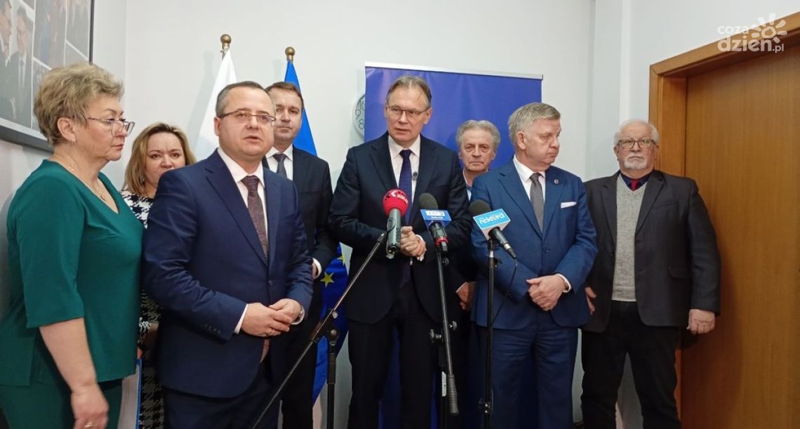 Konferencja PiS w Kielcach: Mercosur zagrożeniem dla rolnictwa, Siarkopol pominięty przy kluczowych inwestycjach Konferencja PiS w Kielcach: Mercosur zagrożeniem dla rolnictwa, Siarkopol pominięty przy kluczowych inwestycjach