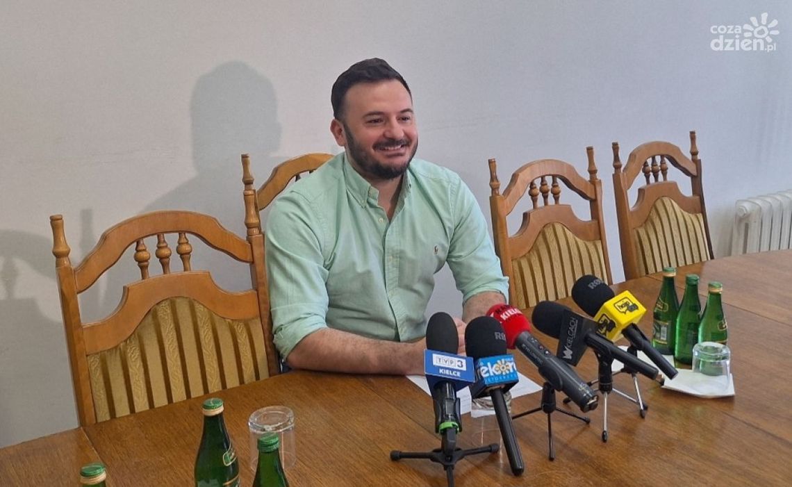 Konferencja przewodniczącego Rady Miasta Kielce przed sesją. Maciej Jakubczyk o planach obrad
