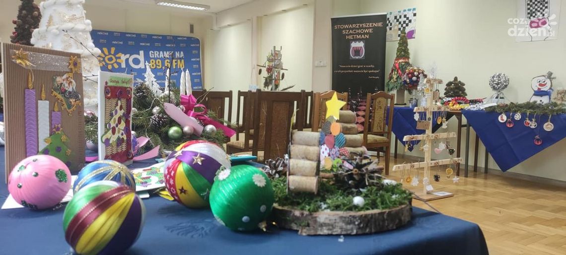 Konkursowe prace znalazły nowych właścicieli, a konto fundacji zasiliło się o kilkaset złotych Konkursowe prace znalazły nowych właścicieli, a konto fundacji zasiliło się o kilkaset złotych