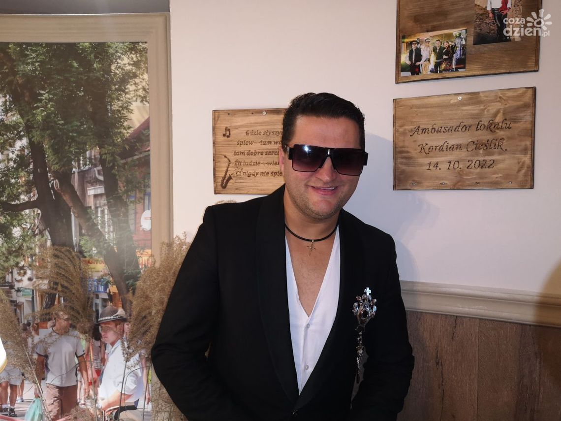 Kordian zagrał koncert i został ambasadorem ostrowickiej restauracji [FOTO]