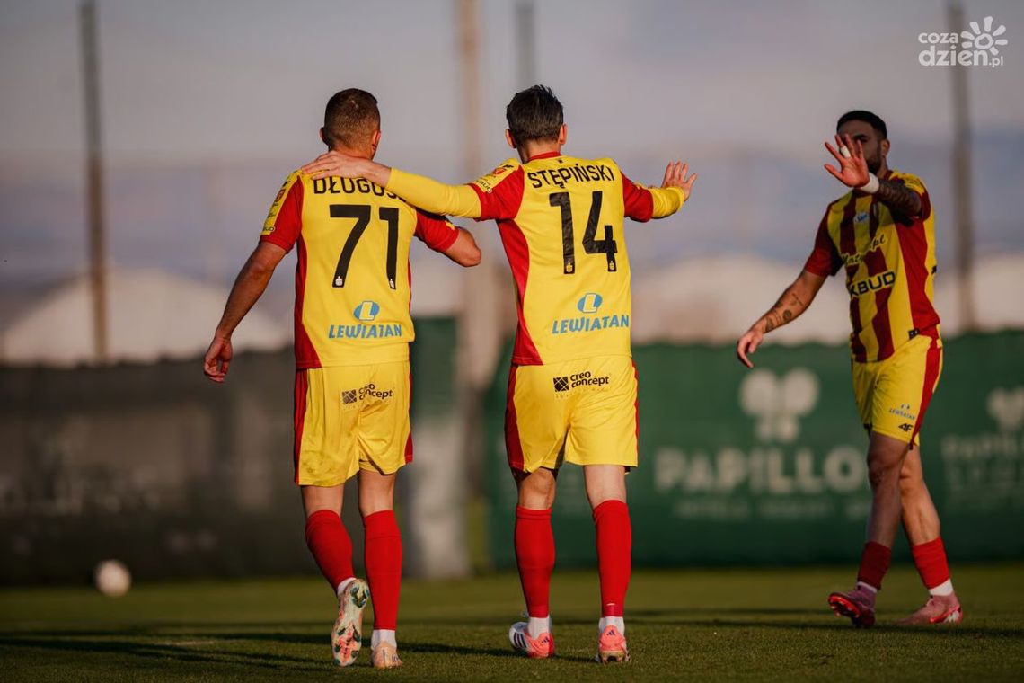 Korona Kielce na tle Ekstraklasy: Jak „żółto-czerwoni” i inne zespoły przeszły przez obozy przygotowawcze? Korona Kielce na tle Ekstraklasy: Jak „żółto-czerwoni” i inne zespoły przeszły przez obozy przygotowawcze?