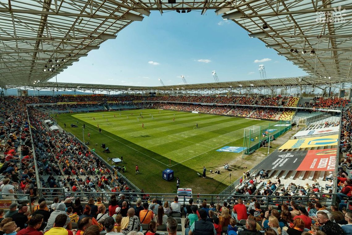 Korona Kielce z rekordowymi przychodami. Klub awansował w rankingu „Finansowej Ekstraklasy”
Korona Kielce z rekordowymi przychodami. Klub awansował w rankingu „Finansowej Ekstraklasy”