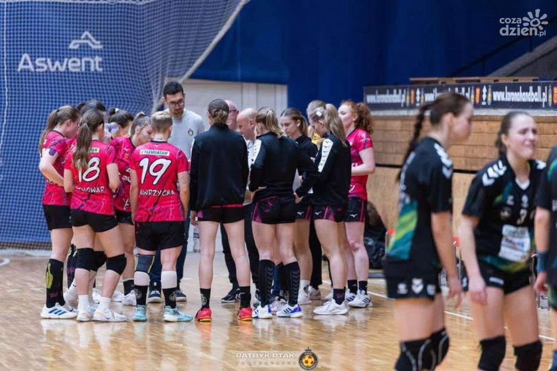 Koroneczki dzielnie walczyły, ale poległy z faworytem rozgrywek Koroneczki dzielnie walczyły, ale poległy z faworytem rozgrywek