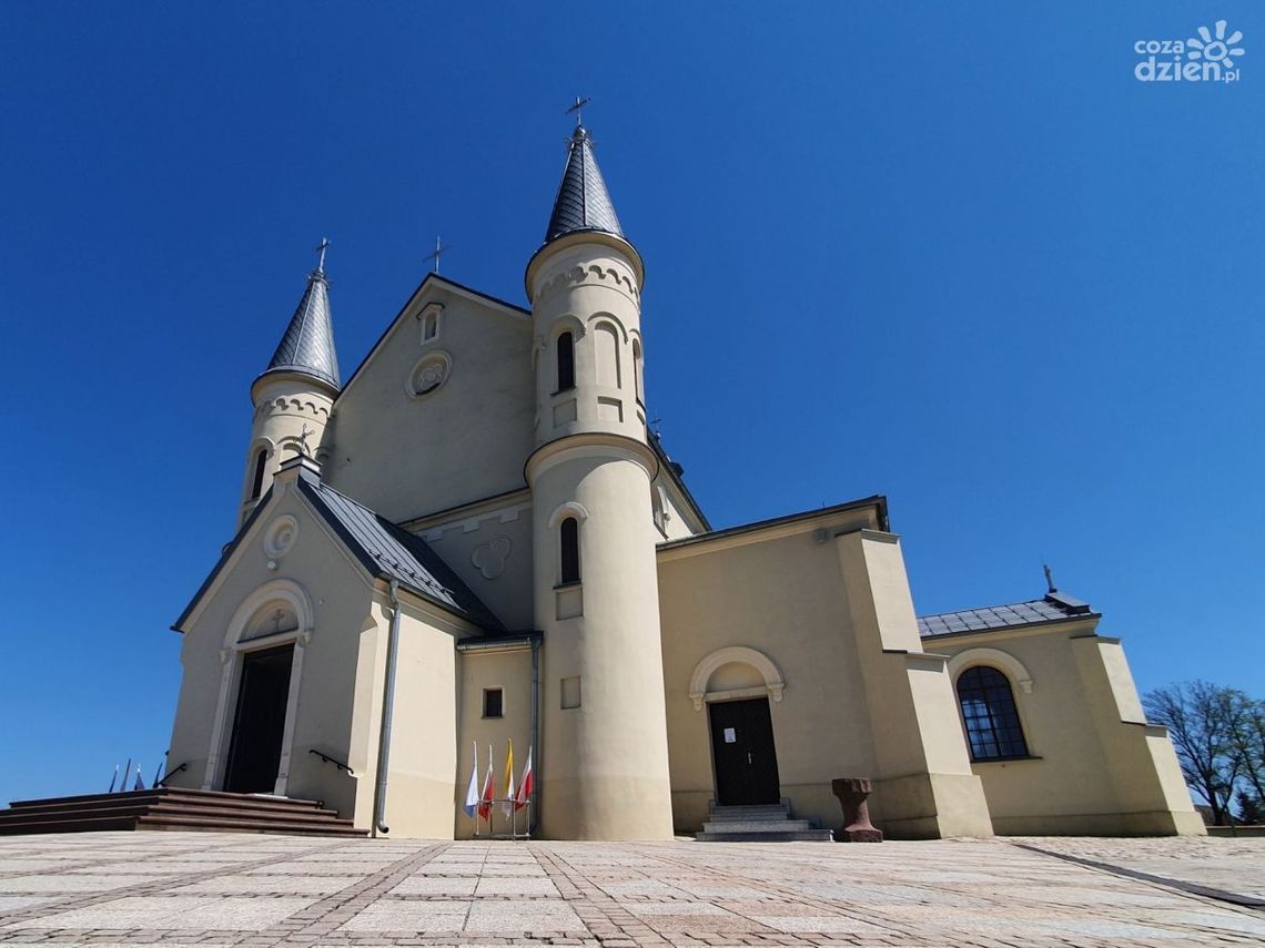 Kościół w Daleszycach - 800 lat historii parafii Kościół w Daleszycach - 800 lat historii parafii