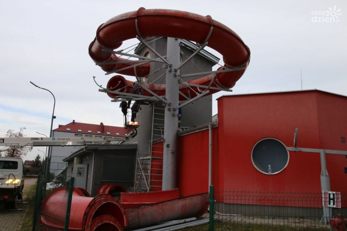 Kryta Pływalnia "Koral" w Morawicy przechodzi gruntowną termomodernizację