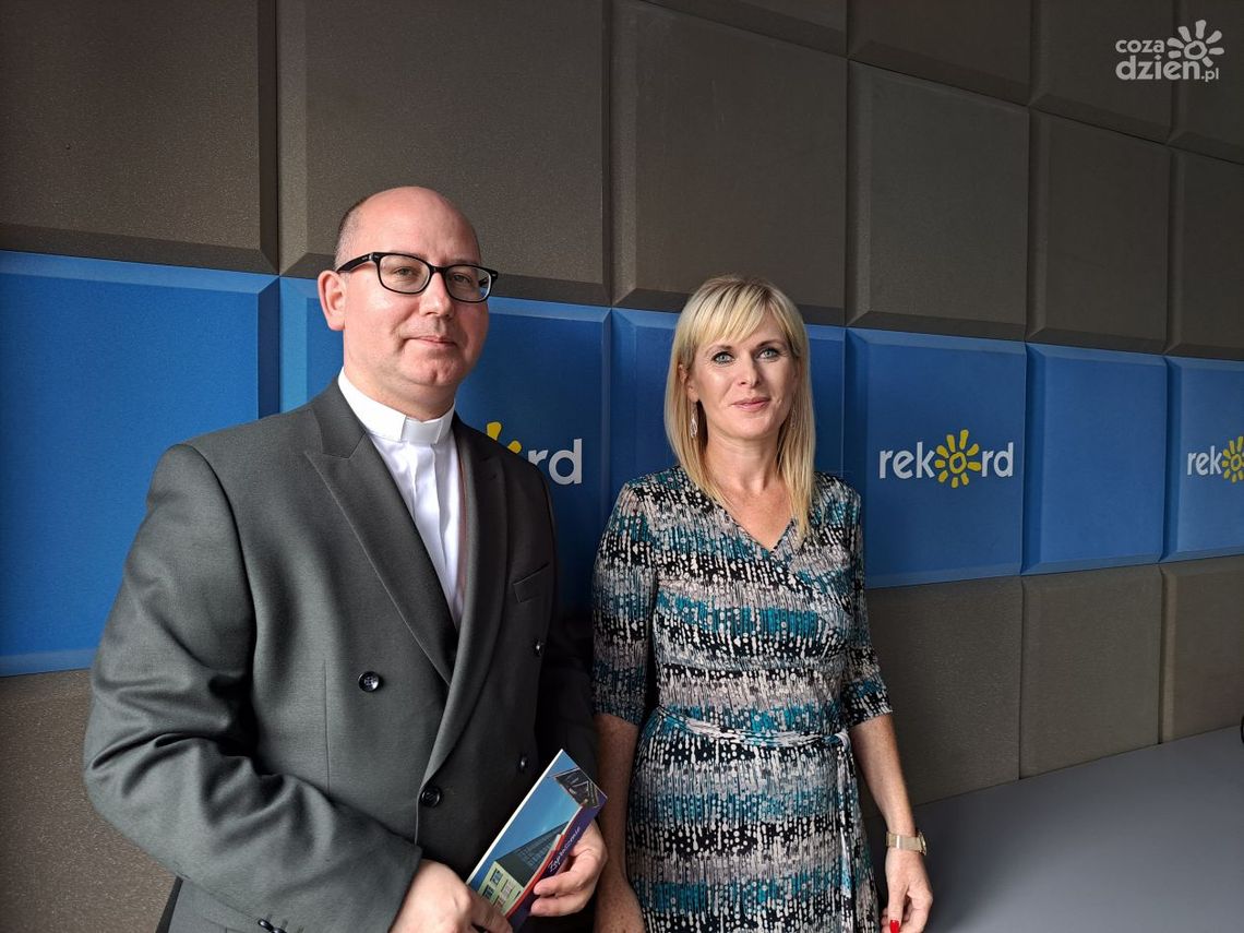 Ks.R.Utnik, A.Cesarska: Katolickie Liceum Ogólnokształcące w Ostrowcu rozpoczyna nowy etap swojej historii