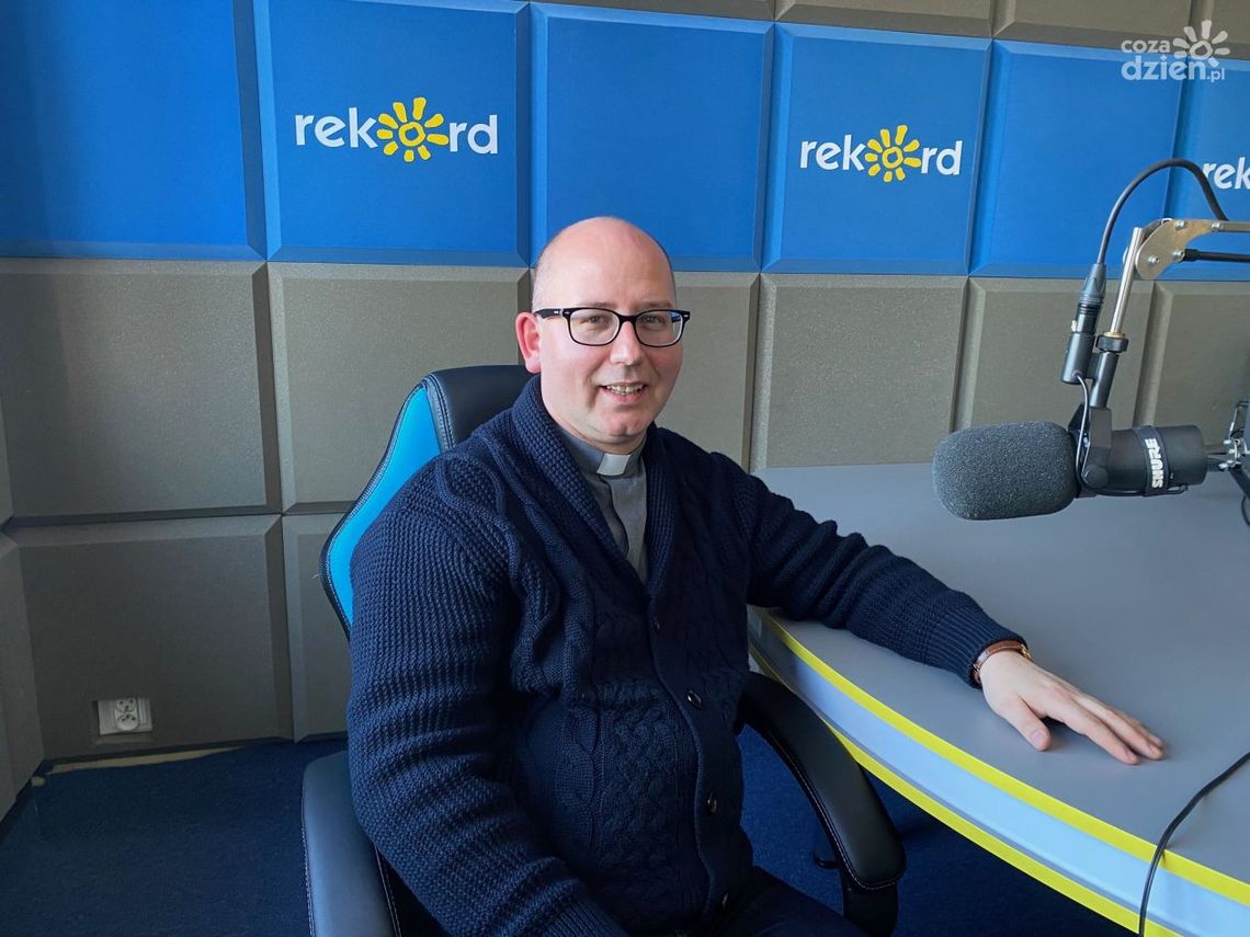 ks. R. Utnik: W liceum katolickim łamiemy stereotypy i wychodzimy naprzeciw oczekiwaniom uczniów 