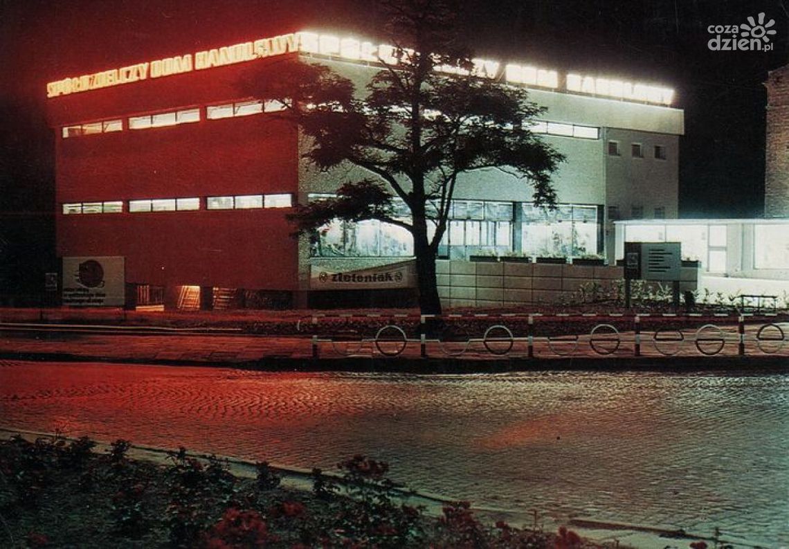 Kultowe ostrowieckie neony doczekały się wystawy Kultowe ostrowieckie neony doczekały się wystawy