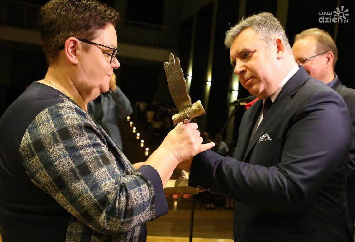 KUNÓW - wyróżnienie za pracę na rzecz ludzi KUNÓW - wyróżnienie za pracę na rzecz ludzi