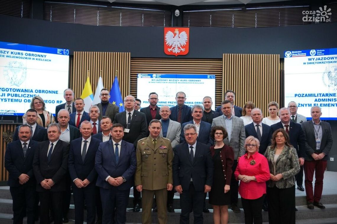 Kurs obronny dla administracji Kurs obronny dla administracji