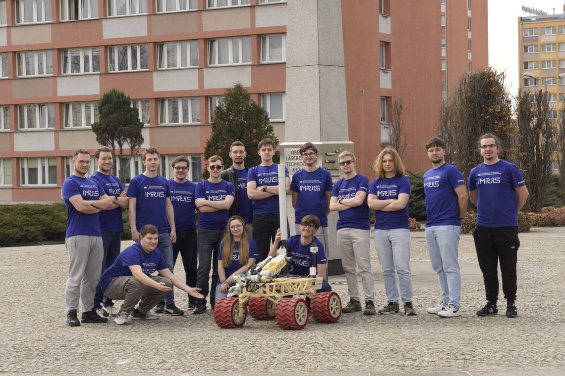 Łazik marsjański przygotowany przez kieleckich studentów weźmie udział w prestiżowych zawodach w USA