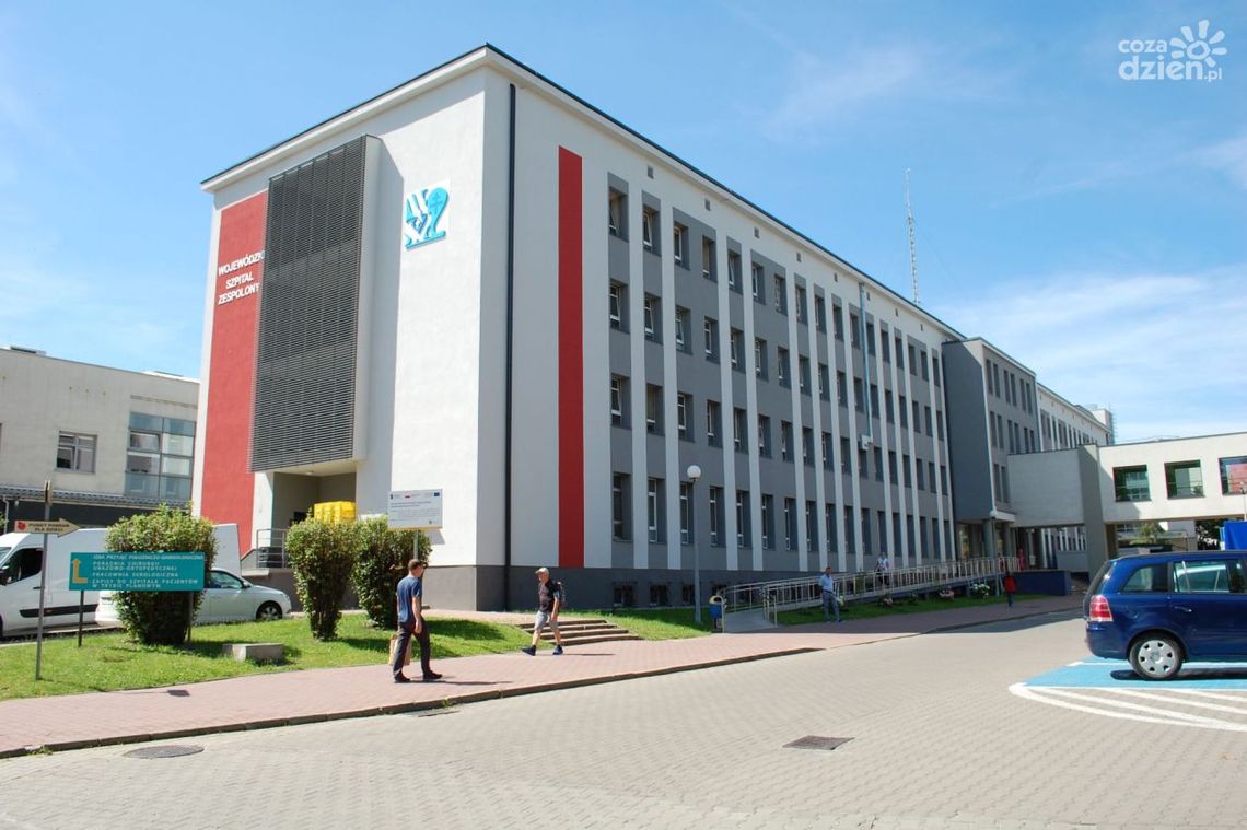 Lekarze z Kielc usunęli guz macicy ważący 11,5 kg Lekarze z Kielc usunęli guz macicy ważący 11,5 kg