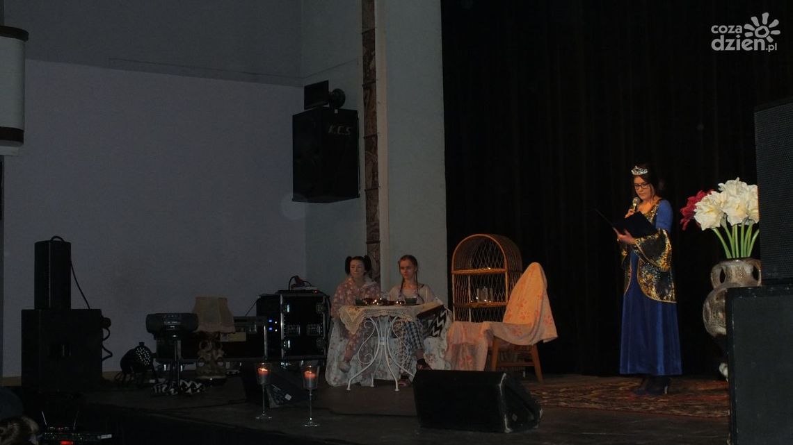 Lekcja historii, angielskiego i teatru "na żywo" Lekcja historii, angielskiego i teatru "na żywo"