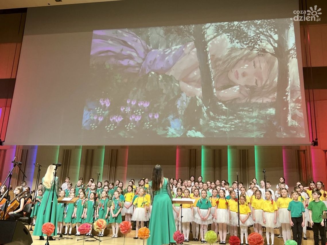 Lekki, radosny, anielski koncert w Filharmonii Świętokrzyskiej w Kielcach Lekki, radosny, anielski koncert w Filharmonii Świętokrzyskiej w Kielcach