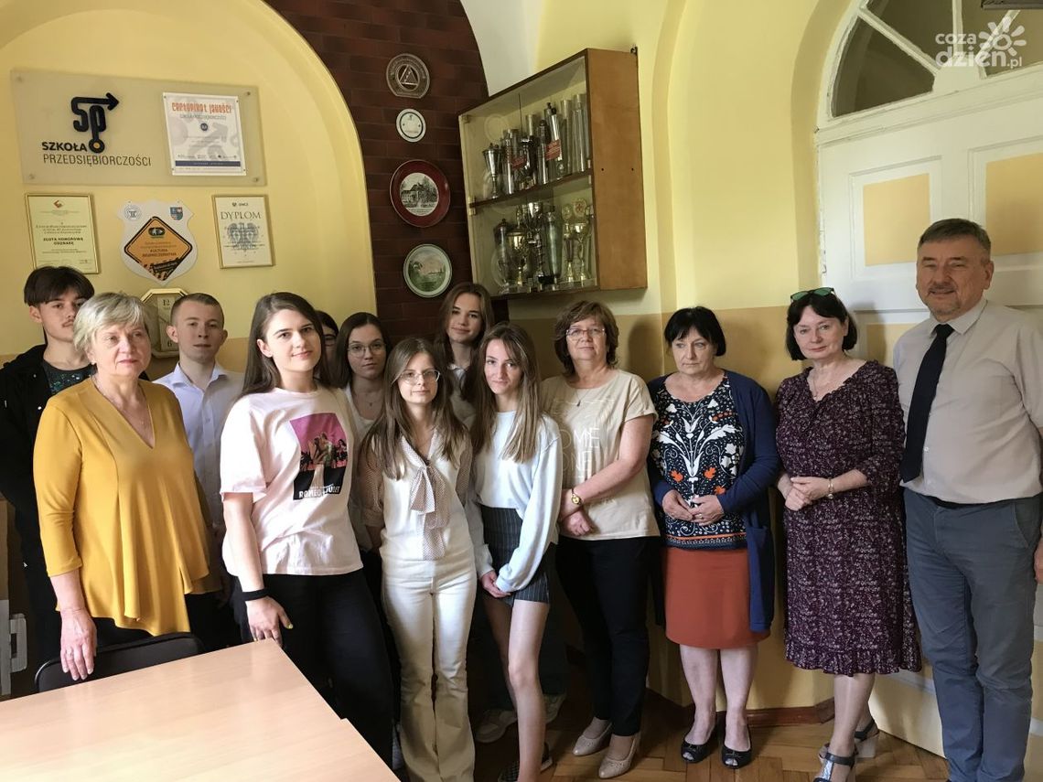 LO nr III im. W.Broniewskiego z rekordową liczbą olimpijczyków LO nr III im. W.Broniewskiego z rekordową liczbą olimpijczyków