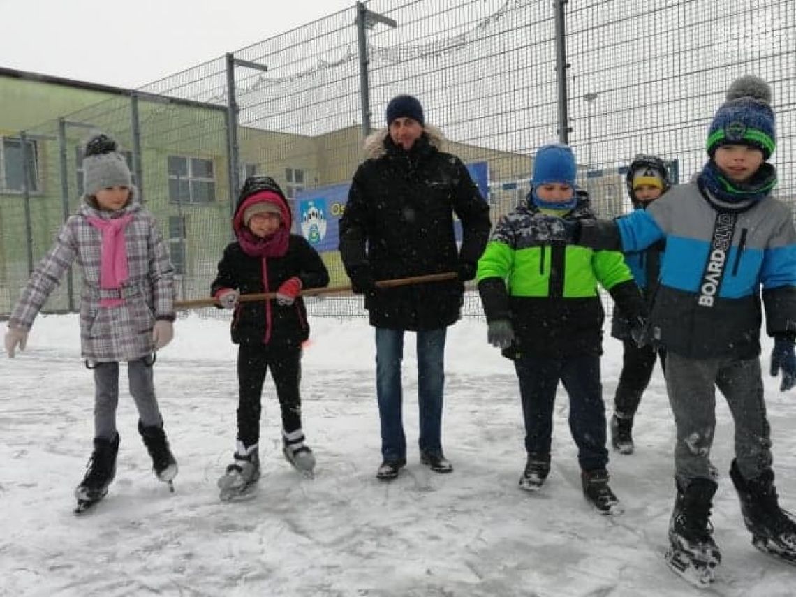 Lodowisko przy "jedynce" czeka na łyżwiarzy Lodowisko przy "jedynce" czeka na łyżwiarzy