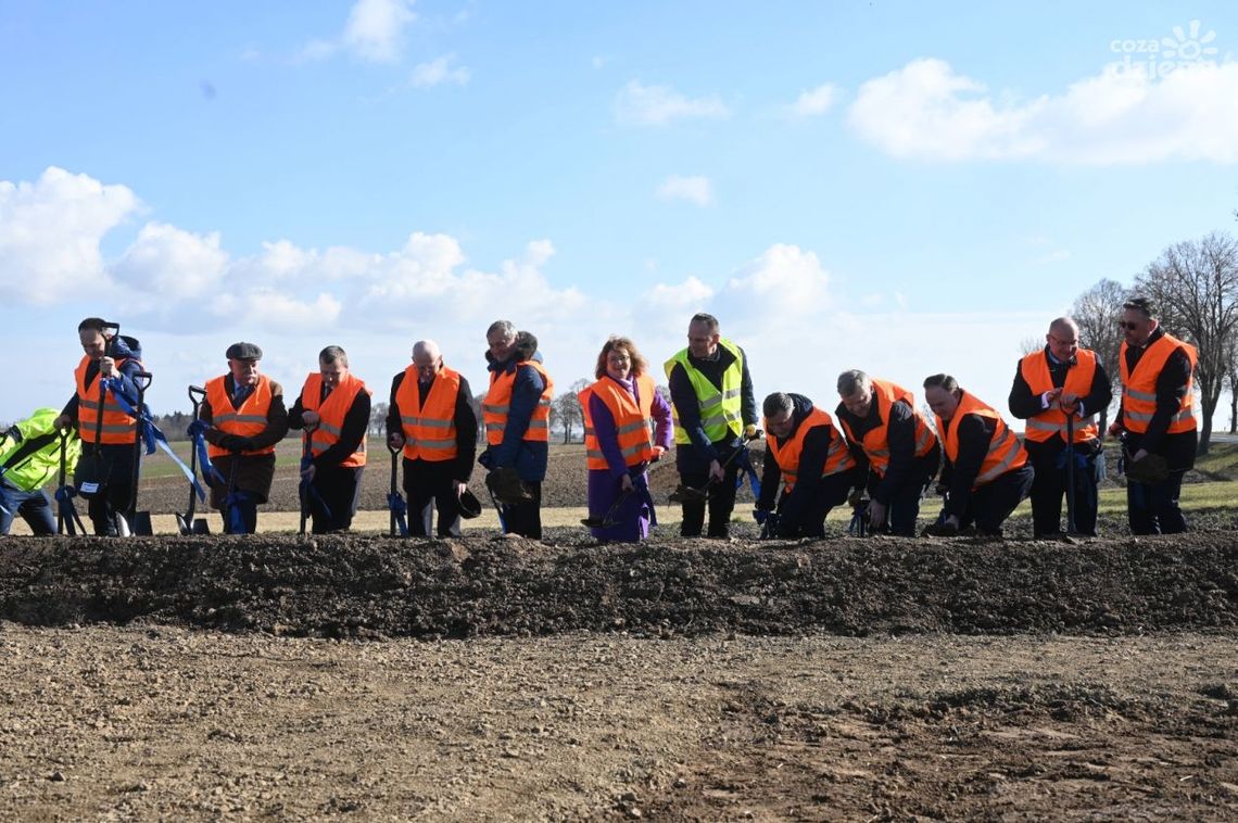 Łopaty w budowę obwodnicy Opatowa wbite Łopaty w budowę obwodnicy Opatowa wbite