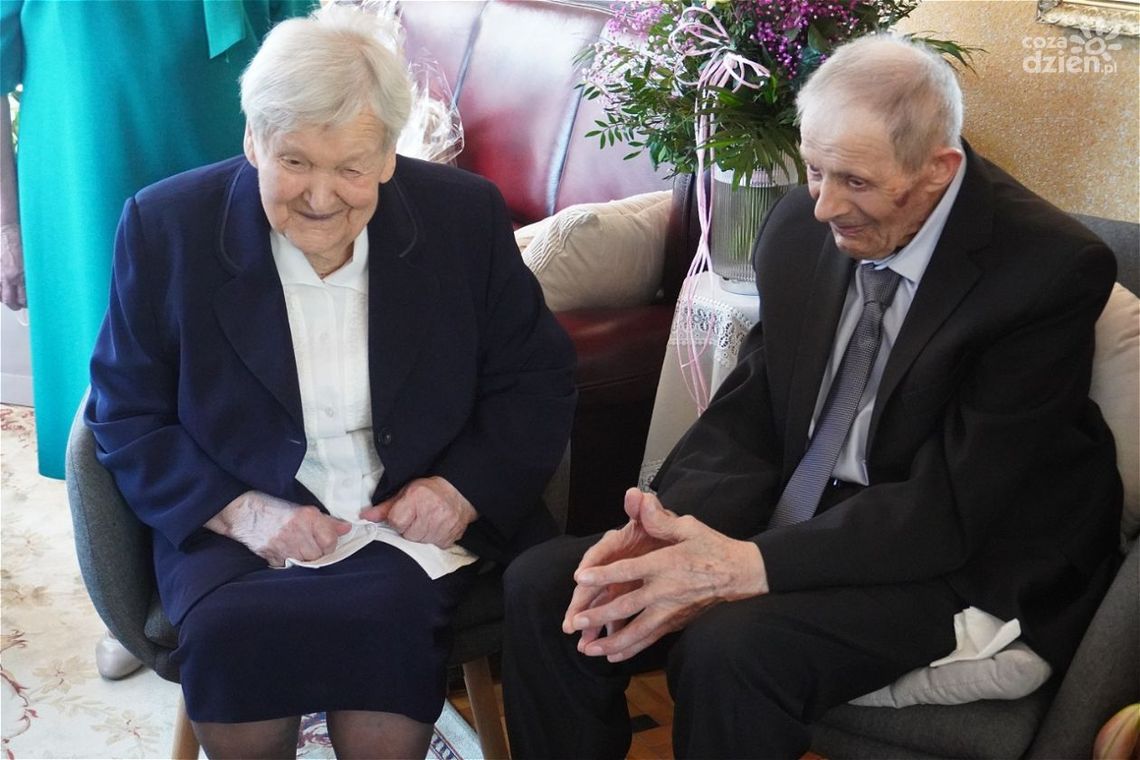 Mają ponad 100 lat, ze sobą są blisko 80. Małżeństwo Smardzów z Dębian Mają ponad 100 lat, ze sobą są blisko 80. Małżeństwo Smardzów z Dębian