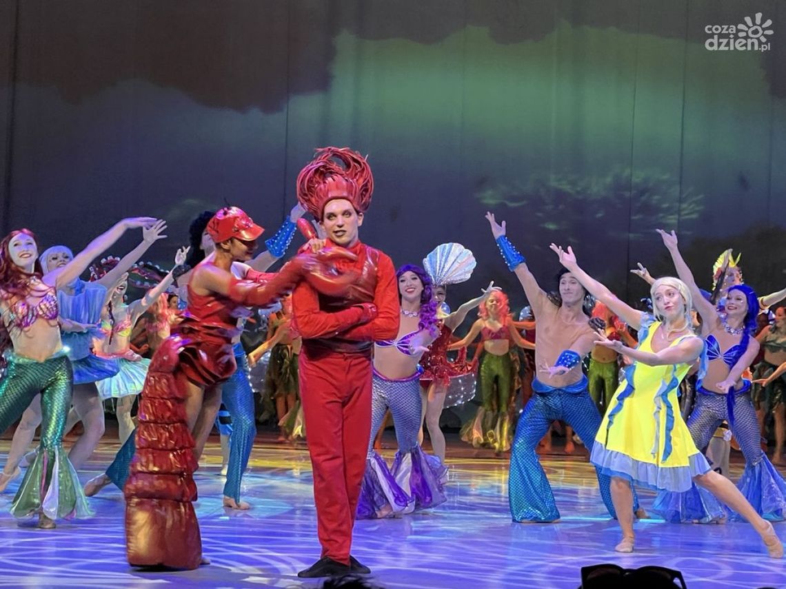 Małże brzęczące perłami, meduzy świecące w pastelowych barwach i krab rozbawiający do łez Małże brzęczące perłami, meduzy świecące w pastelowych barwach i krab rozbawiający do łez