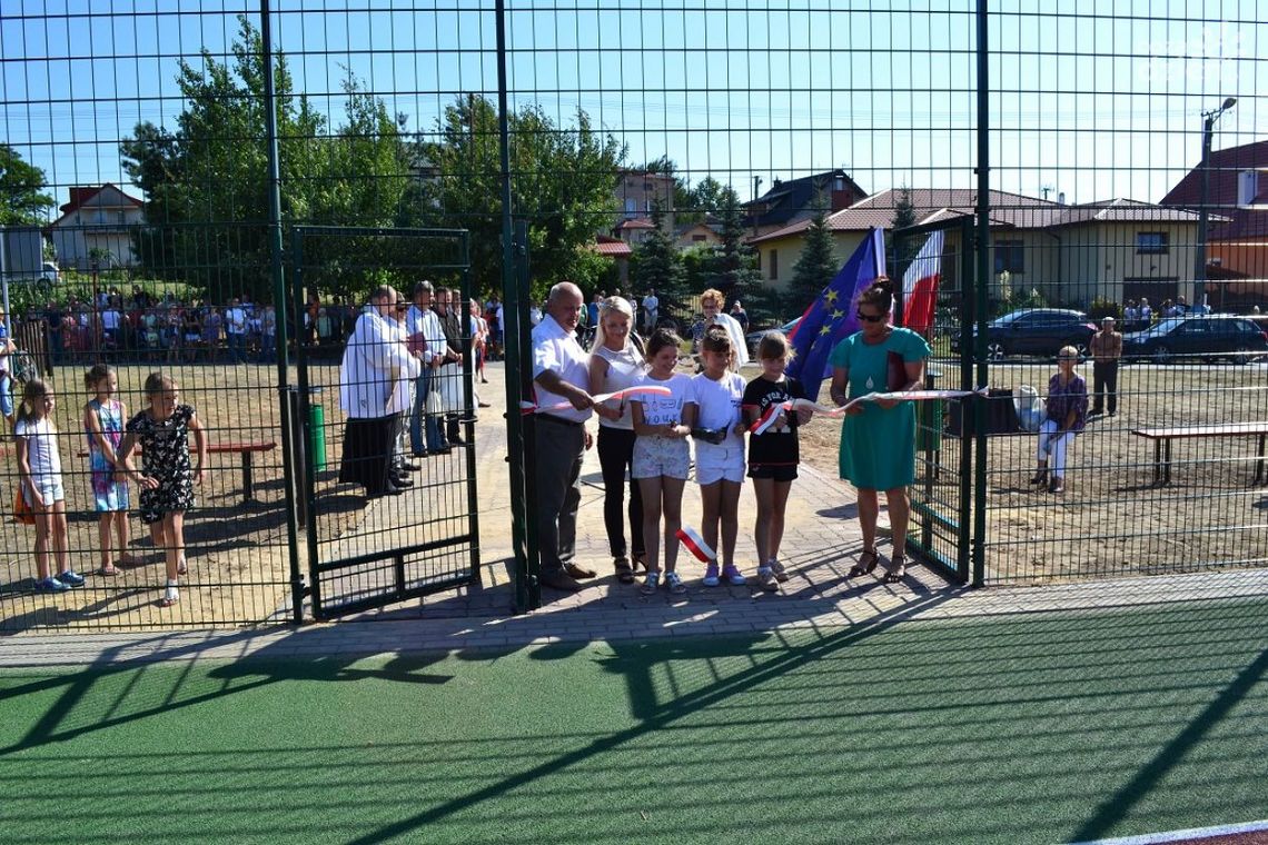 Mamy nowe boisko w Ćmielowie Mamy nowe boisko w Ćmielowie